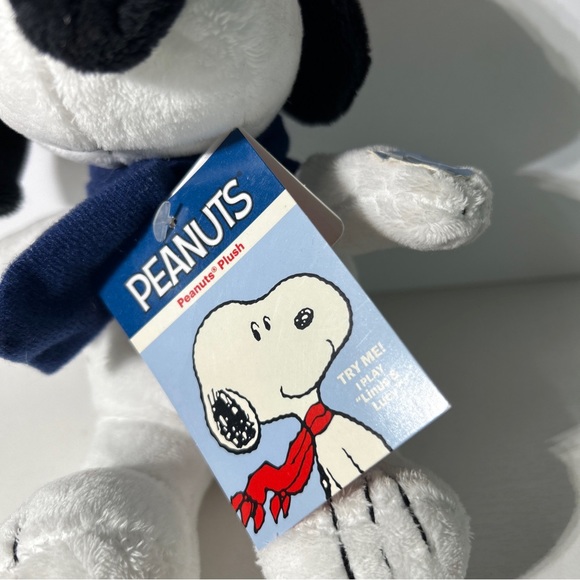 Snoopy Plush Peanuts Musical Plush 9" with Scarf & Earmuffs - Works - 2019 NEW - Picture 6 of 8